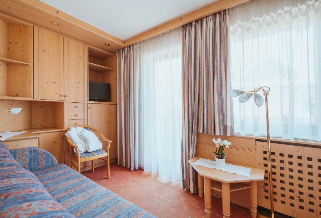 Wanderhotel Teiserhof Funes  Exterior foto